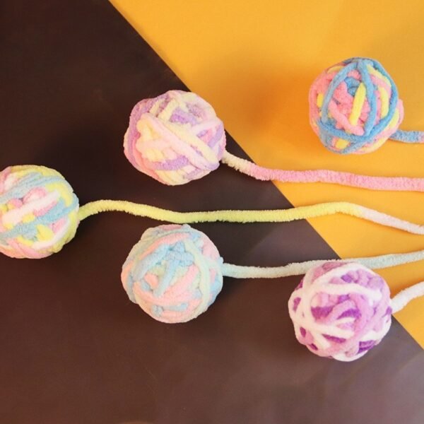 Feathered Sisal Cat Scratching Ball