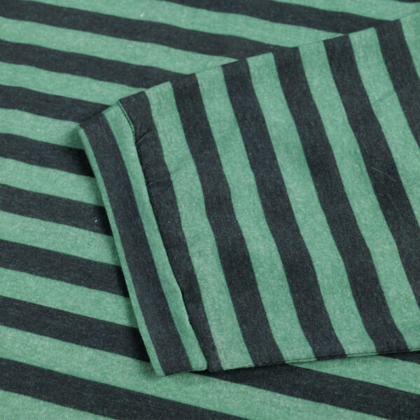 Loose striped round neck long sleeved shirt