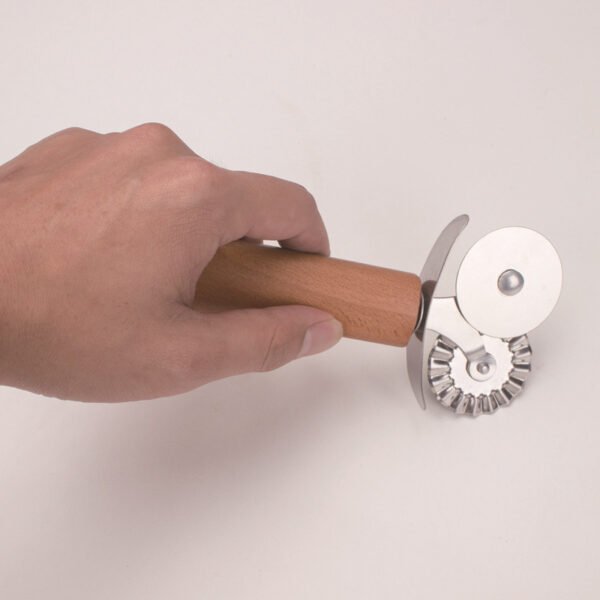 Wooden Handle Double Wheel Round Roller Knife