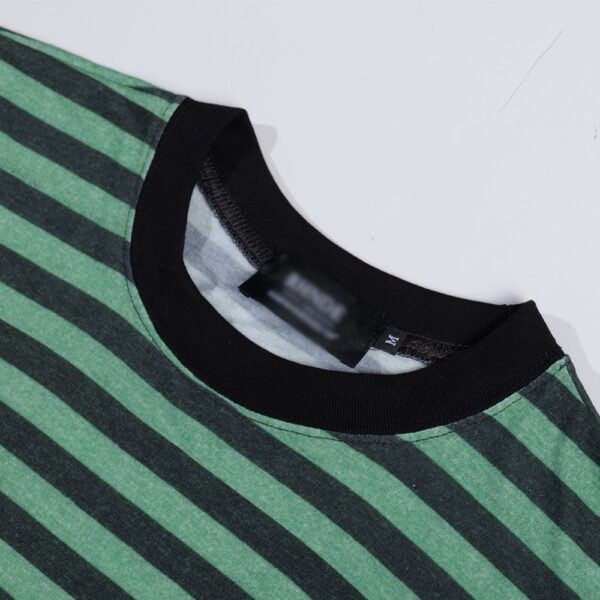 Loose striped round neck long sleeved shirt